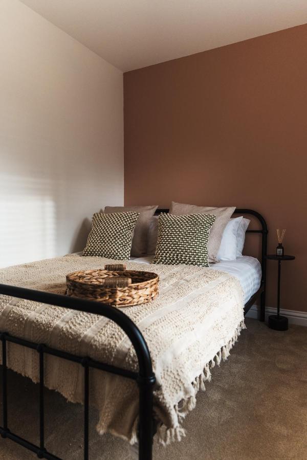 Wych Cottage, Striking 2 Bed, Parking, Ground Floor Flat - Step Free ซัมเมอร์ตัน ภายนอก รูปภาพ