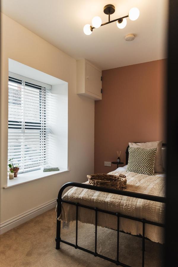 Wych Cottage, Striking 2 Bed, Parking, Ground Floor Flat - Step Free ซัมเมอร์ตัน ภายนอก รูปภาพ