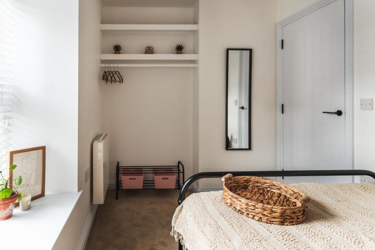 Wych Cottage, Striking 2 Bed, Parking, Ground Floor Flat - Step Free ซัมเมอร์ตัน ภายนอก รูปภาพ
