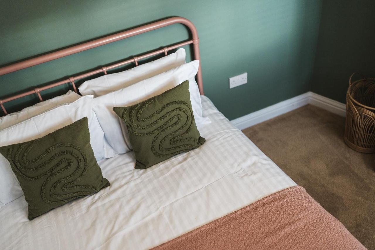 Wych Cottage, Striking 2 Bed, Parking, Ground Floor Flat - Step Free ซัมเมอร์ตัน ภายนอก รูปภาพ
